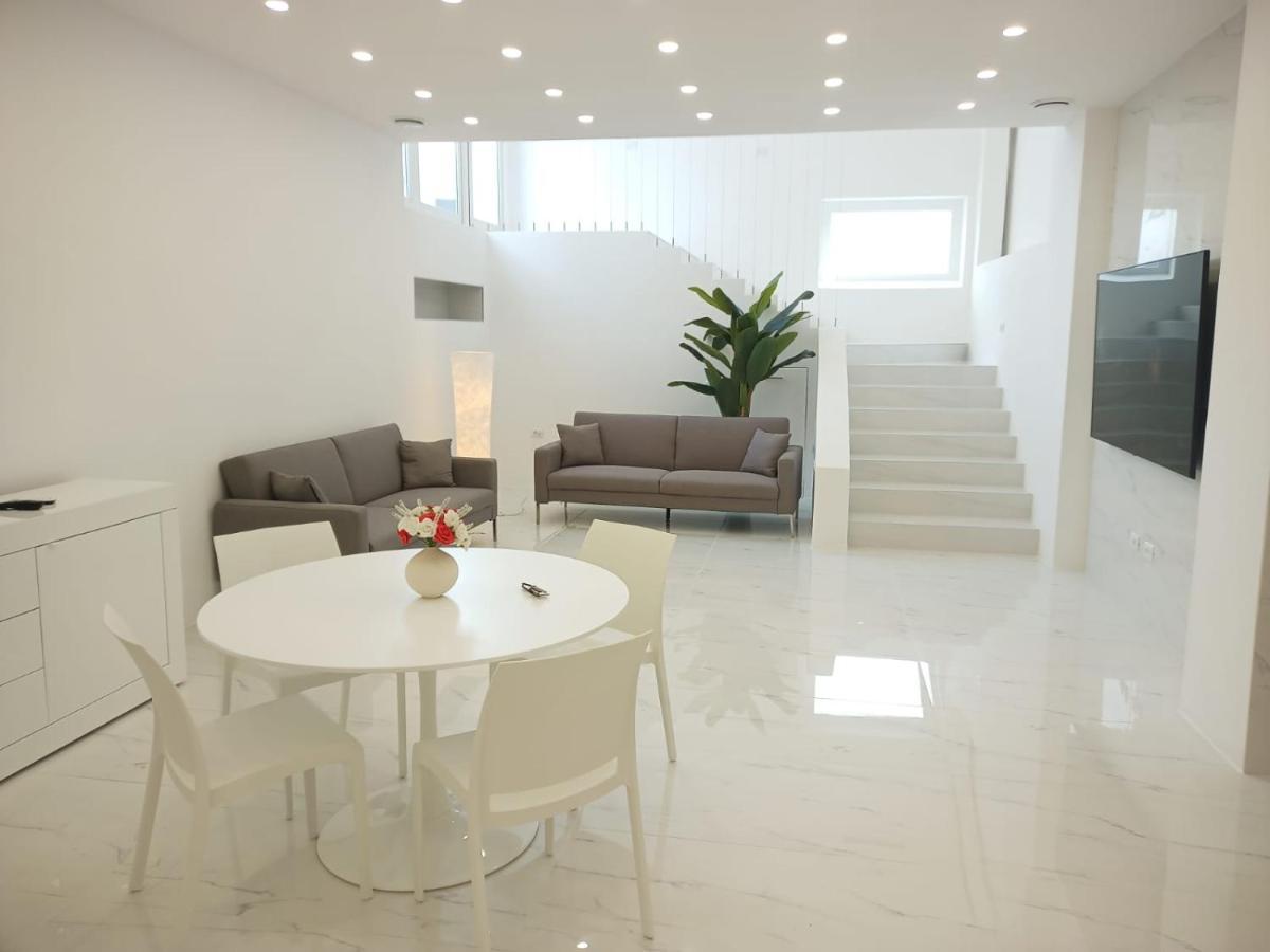 Elegant Basement Suite Orosei Exteriér fotografie