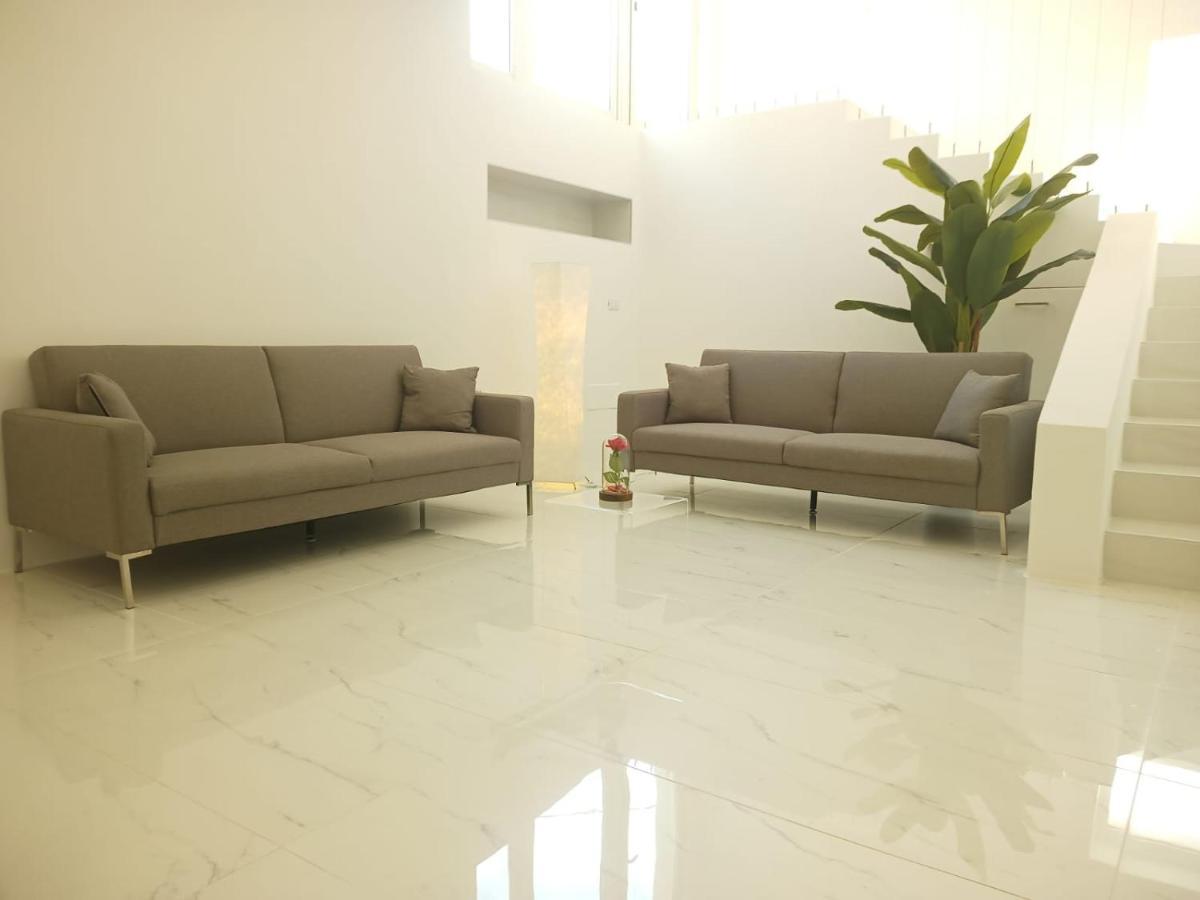 Elegant Basement Suite Orosei Exteriér fotografie