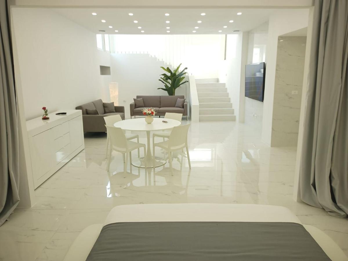 Elegant Basement Suite Orosei Exteriér fotografie