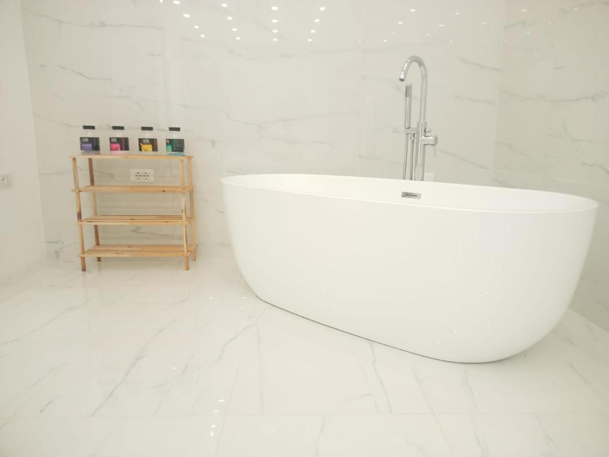 Elegant Basement Suite Orosei Exteriér fotografie